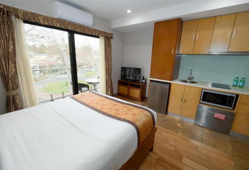 Escritório Estándar, Melrose Apartments