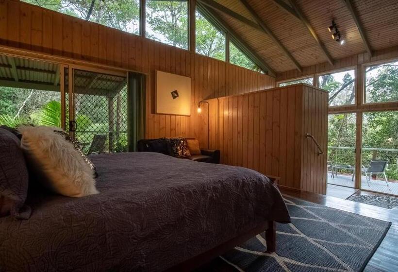 Хижина, Treetops Montville