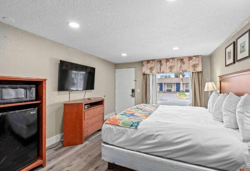 스탠다드 룸 킹사이즈 침대, Travelodge By Wyndham Kissimmee/orlando