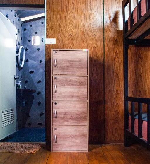 Четырехместный Номер Стандарт с Балконом, Bb Dorm Koh Kood