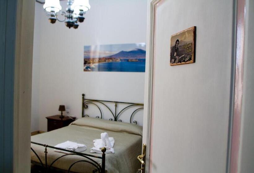 اتاق لوکس, I Sorrisi Di Napoli