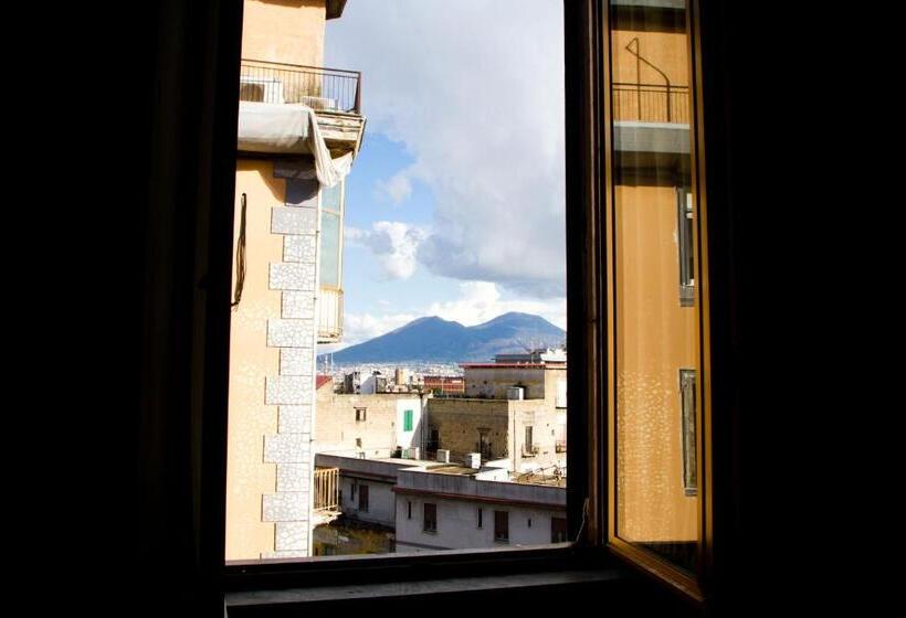 اتاق استاندارد سه نفره, I Sorrisi Di Napoli