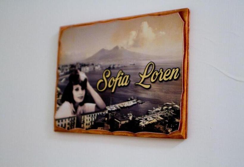 اتاق استاندارد سه نفره, I Sorrisi Di Napoli