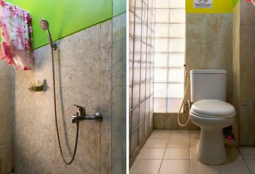 اتاق استاندارد با سرویس بهداشتی مشترک, Homestay Gayatri Sawojajar Near Univ Negeri Malang Kampus 2 Mitra Reddoorz