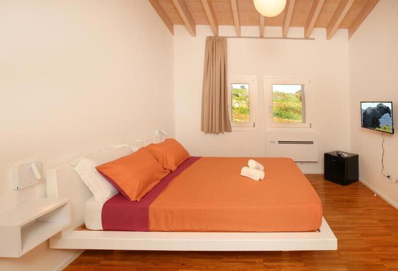 اتاق استاندارد سه نفره, Stazzo La Capanna