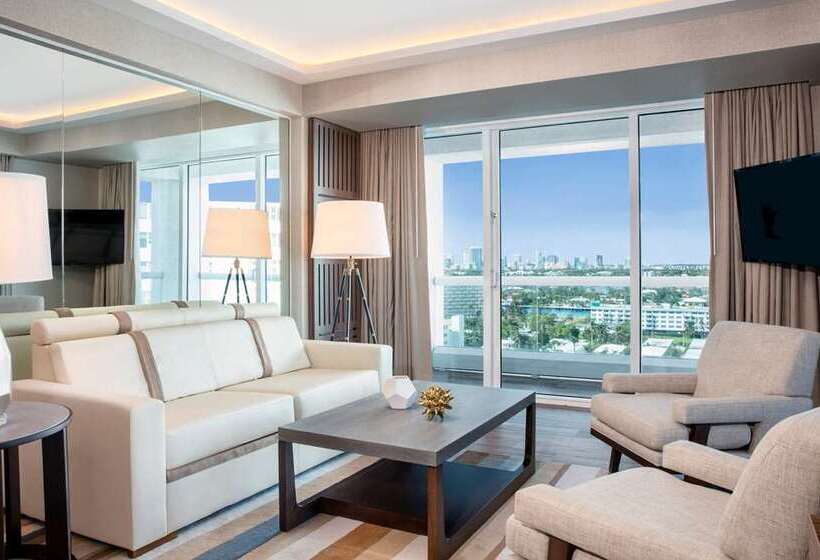 Люкс с Видом, Conrad Manila