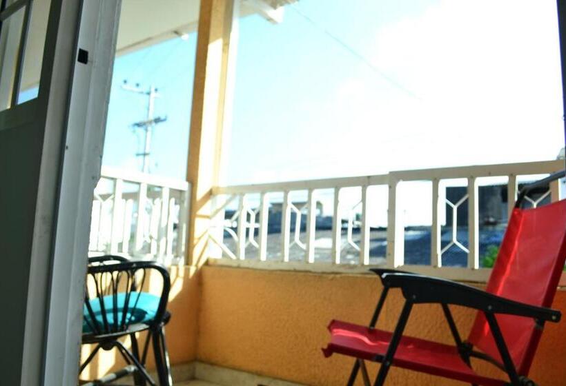 آپارتمان 2 خوابه, Hostel Stingray