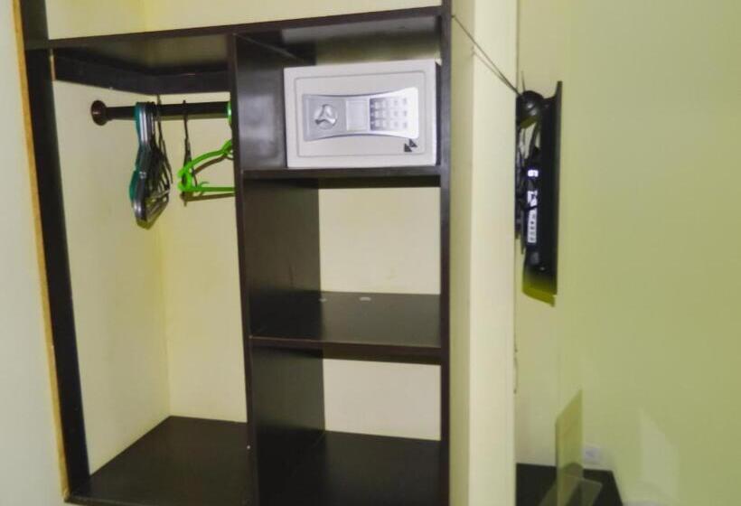带共用浴室的标准房间, Hostel Stingray