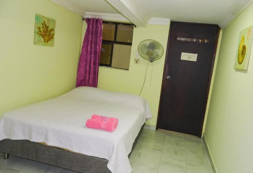 اتاق استاندارد با سرویس بهداشتی مشترک, Hostel Stingray