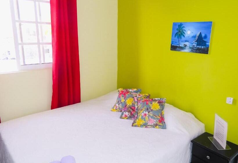 اتاق استاندارد سه تخته با بالکن, Hostel Stingray