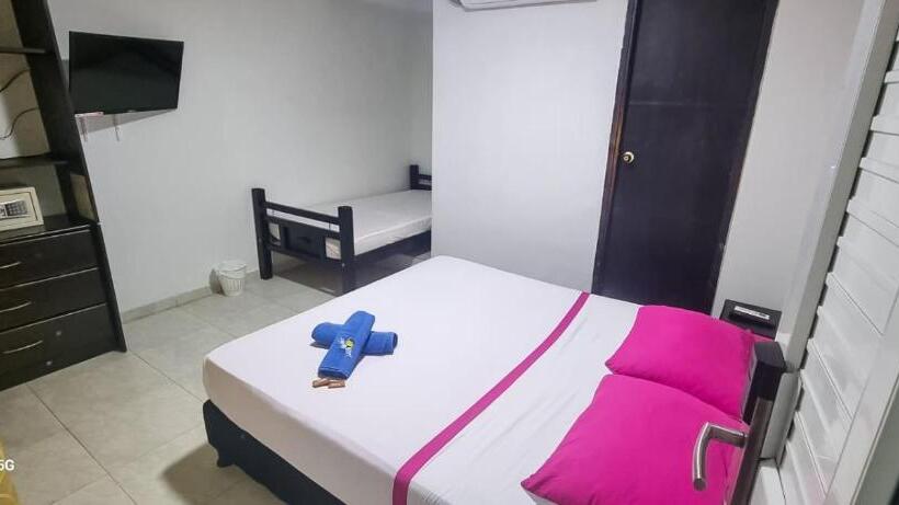 اتاق استاندارد چهار تخته, Hostel Stingray