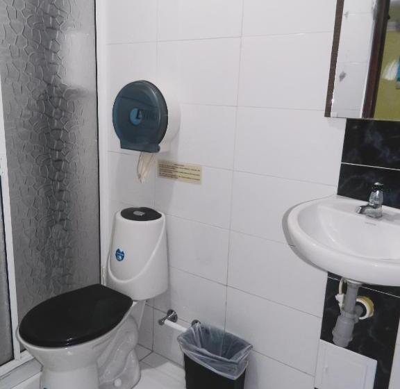 اتاق اکونومی, Hostel Stingray