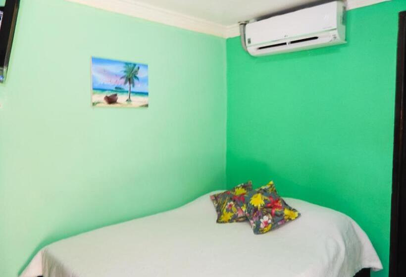 اتاق اکونومی, Hostel Stingray