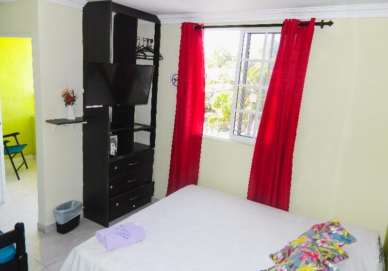 اتاق استاندارد سه تخته با بالکن, Hostel Stingray