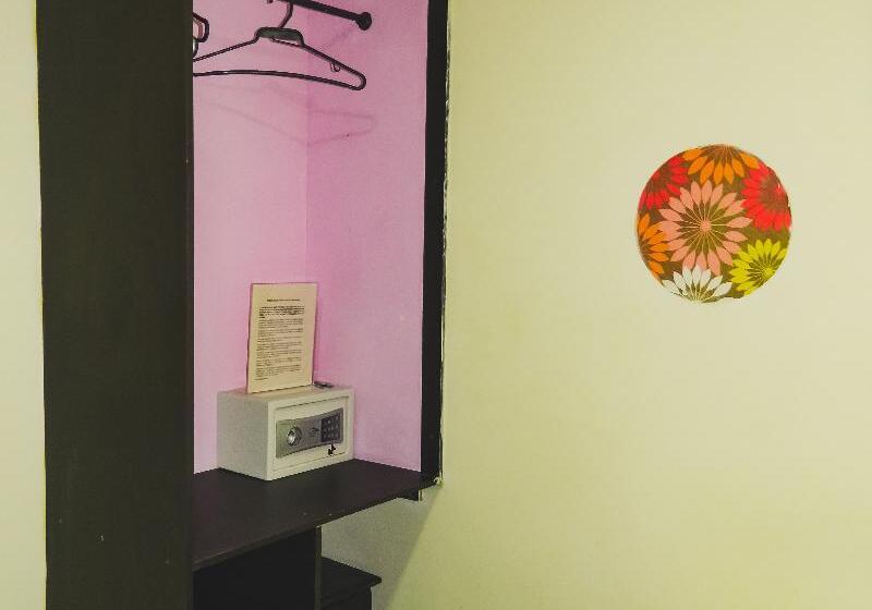 اتاق اکونومی, Hostel Stingray