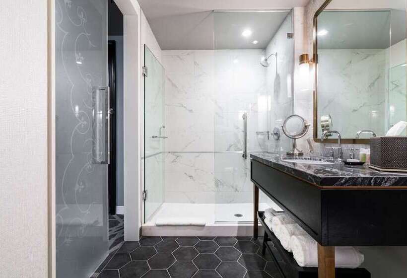 Standard Studio Kingsize Seng, Londonhouse Chicago Curio Collection By Hilton