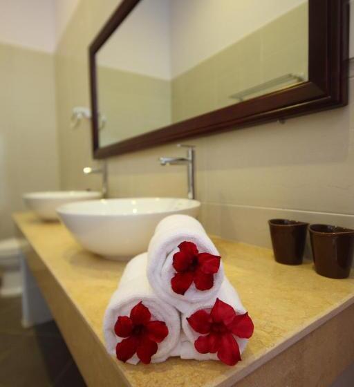 خانه یا کلبه ی ییلاقی با نمای استخر, Terrace Resort