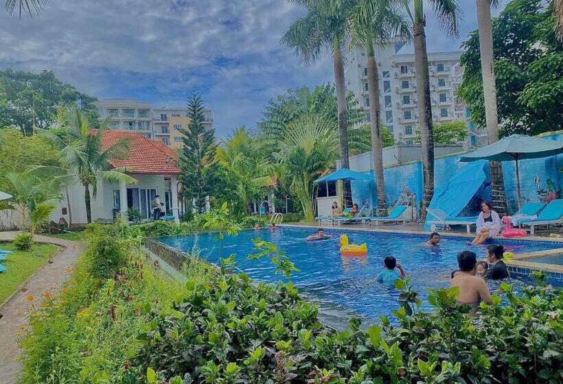 خانه یا کلبه ی ییلاقی با نمای استخر, Terrace Resort