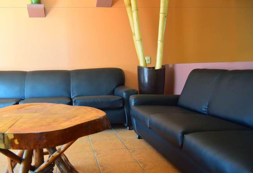 سوییت, Xolotlán   Hostel