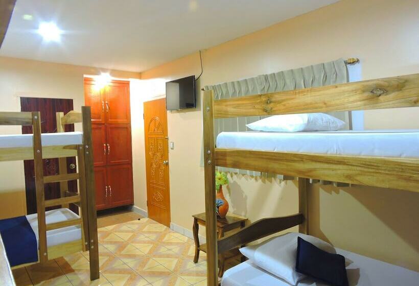 تختخواب در اتاق مشترک, Xolotlán   Hostel