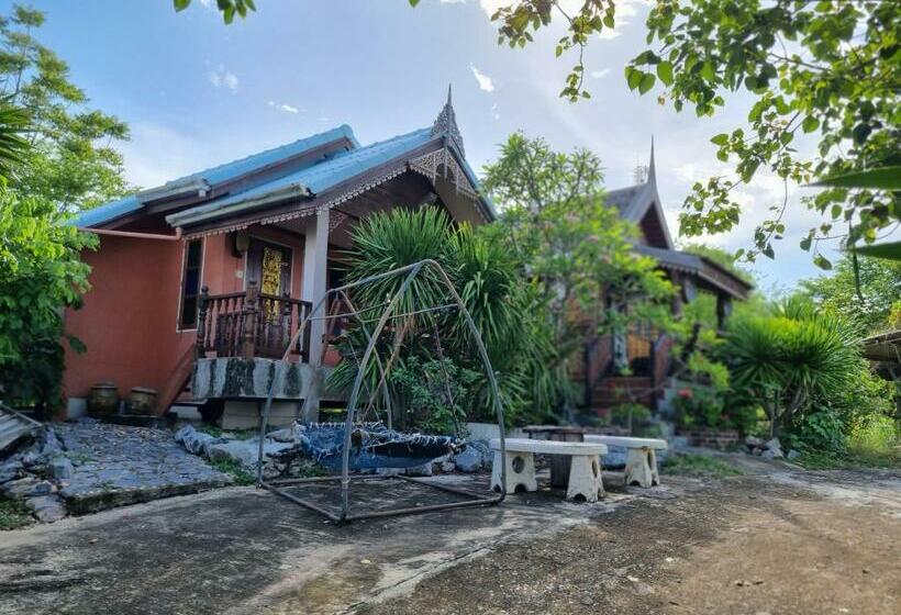 Четырехместный Номер Стандарт Вид на Море, Hello Sichang Bungalow