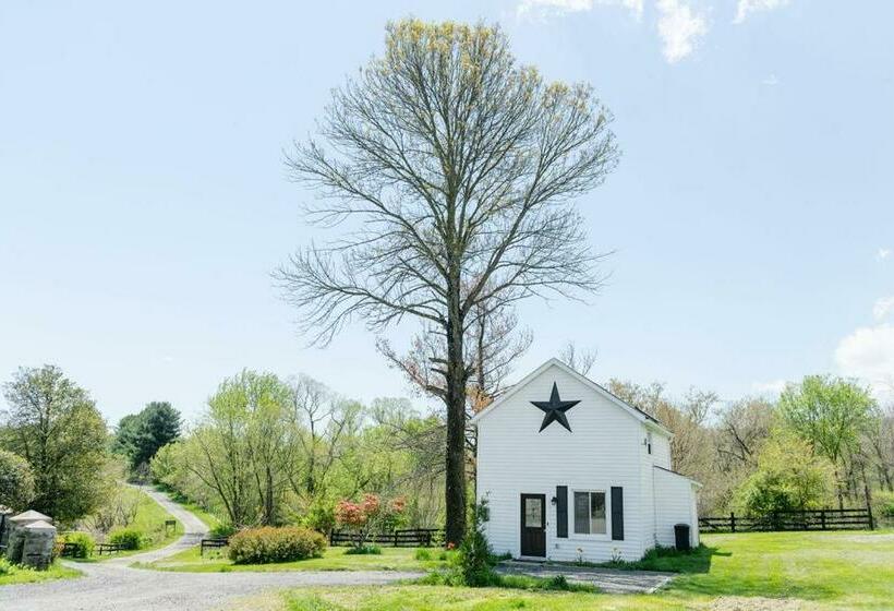 Семейный Номер, Cottage Escape In Virginia Wine Country