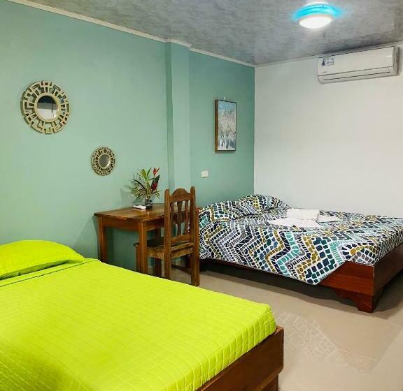 Economy Triple Room, El Chaman