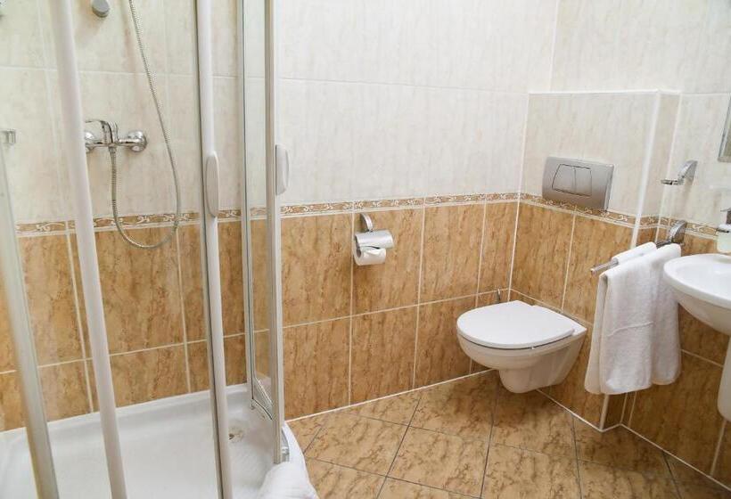 Quarto Economy, Pensjonat Lorien