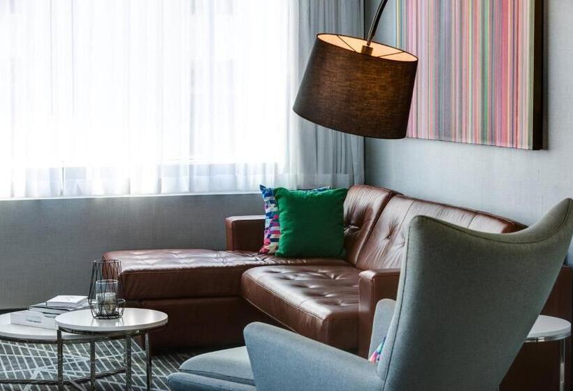 스위트 킹사이즈 침대, Renaissance Montreal Downtown
