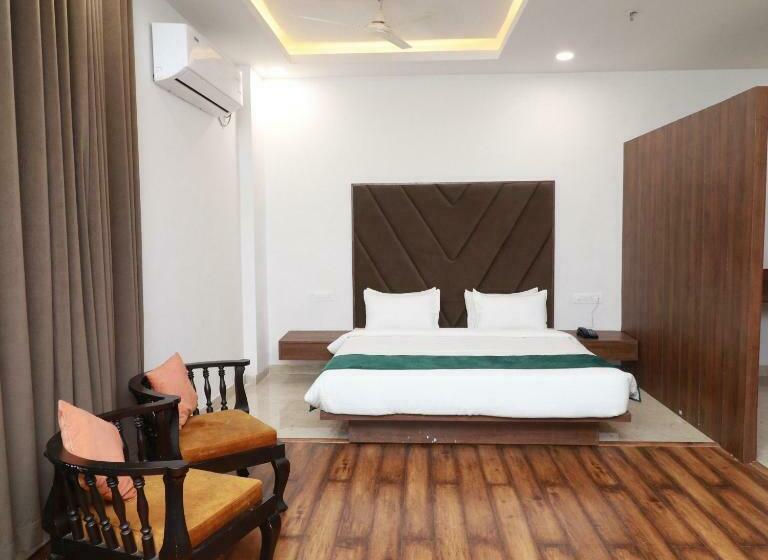 Номер Deluxe, 7 Vachan Lawns And Banquet