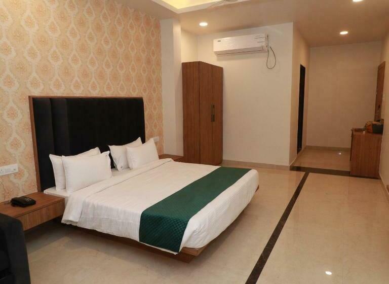 Номер Deluxe, 7 Vachan Lawns And Banquet