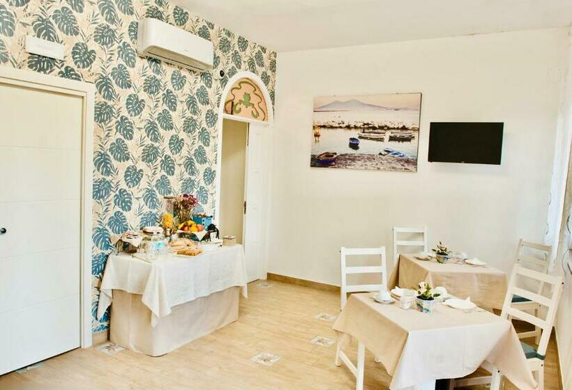 Четырехместный Номер Стандарт с Балконом, Ottaviano B&b