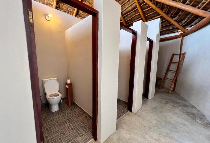 اتاق اساندارد با چشم‌انداز جانبی به دریا, Zenguelemo Lodge