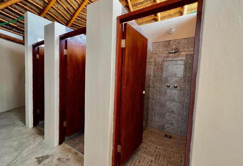 اتاق اساندارد با چشم‌انداز جانبی به دریا, Zenguelemo Lodge