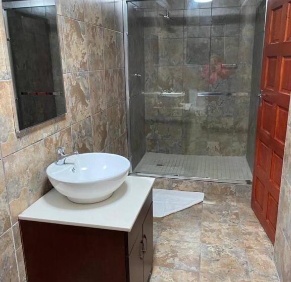 اتاق لوکس, Highlands Lodge
