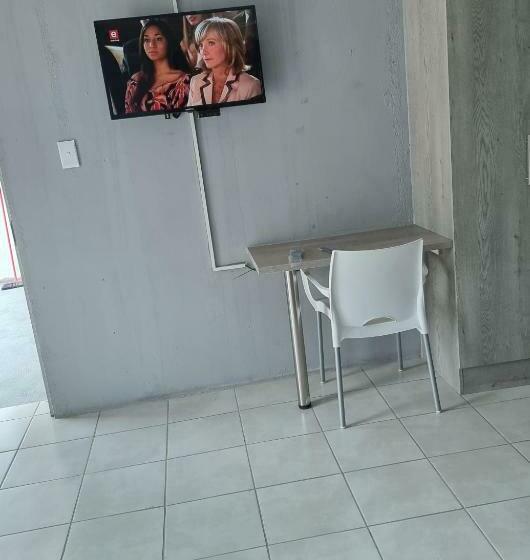 اتاق استاندارد, The Unit Party House