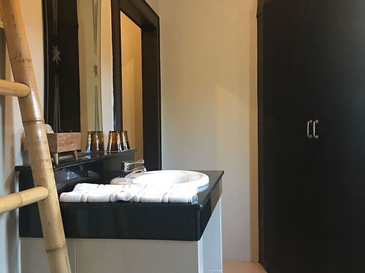 اتاق لوکس, Maleedee Bay Resort