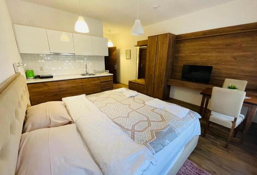سوییت جونیور, Fuk Tak Apartmani&restoran