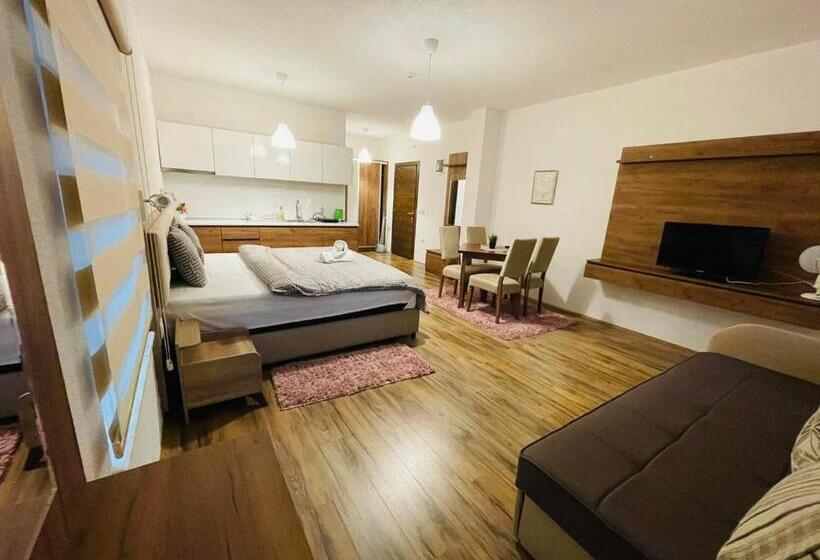 سوییت جونیور, Fuk Tak Apartmani&restoran