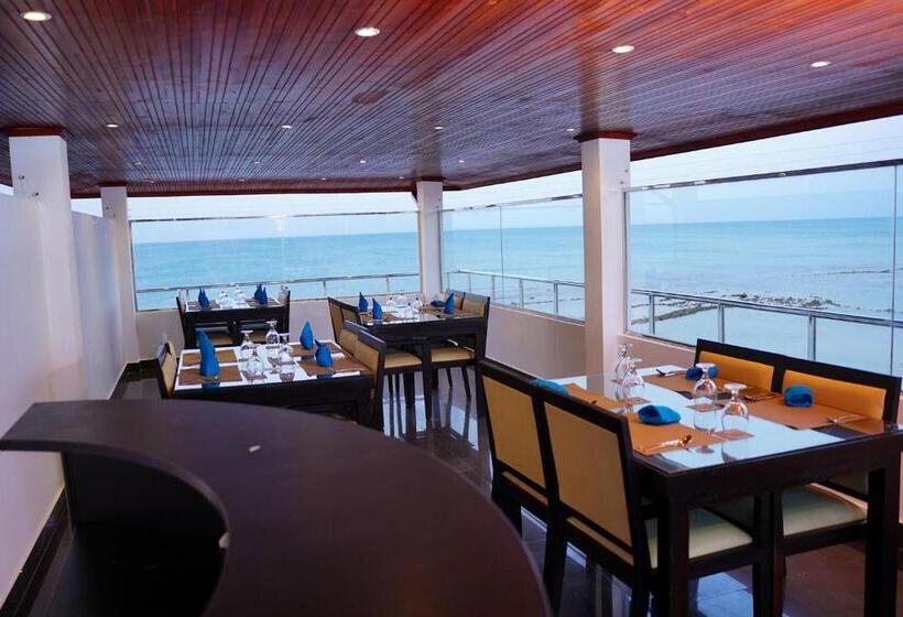 غرفة عائلية مطلّة علي البحر, Village Hotel Northern Point