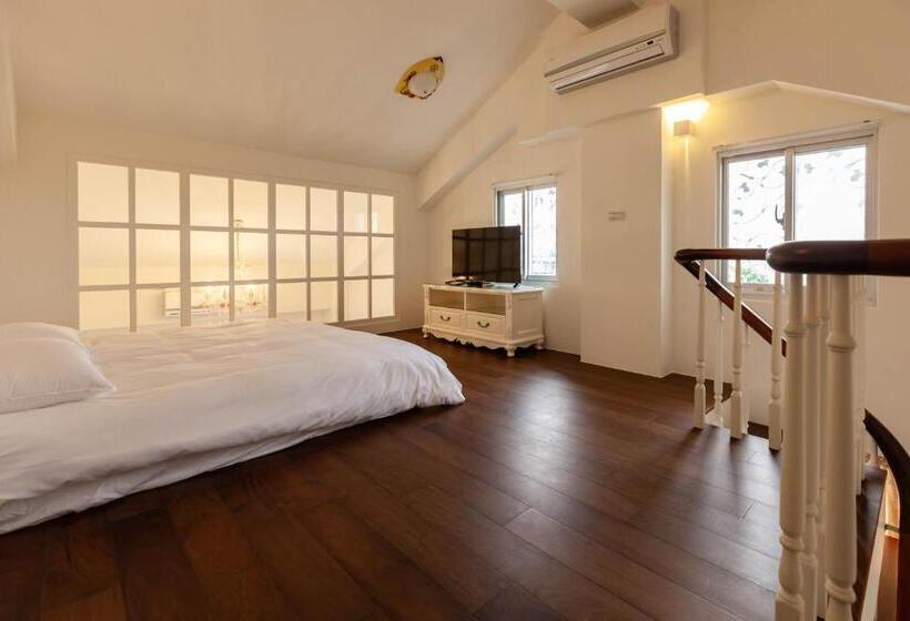 اتاق استاندارد چهار تخته, Deja Vu B&b