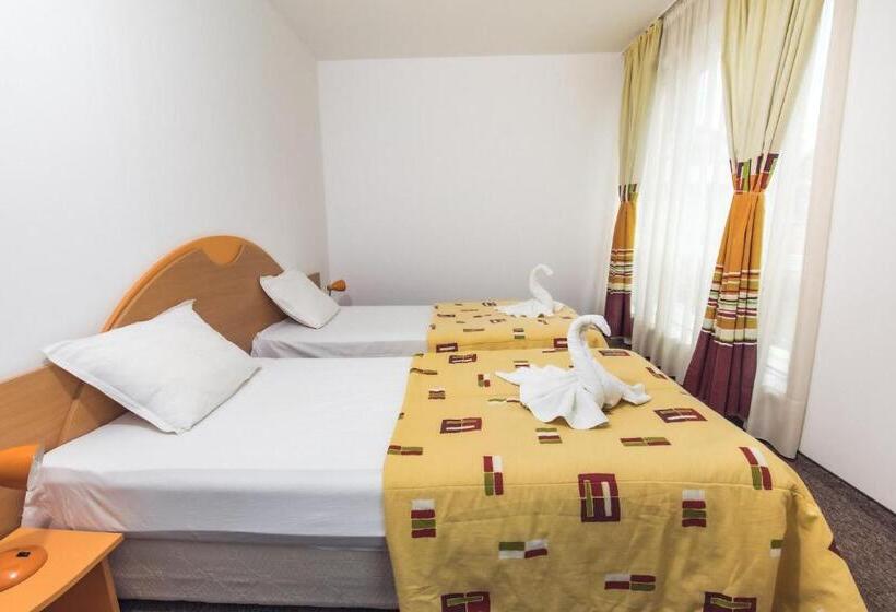 شقة غرفة واحدة, Villa Martina