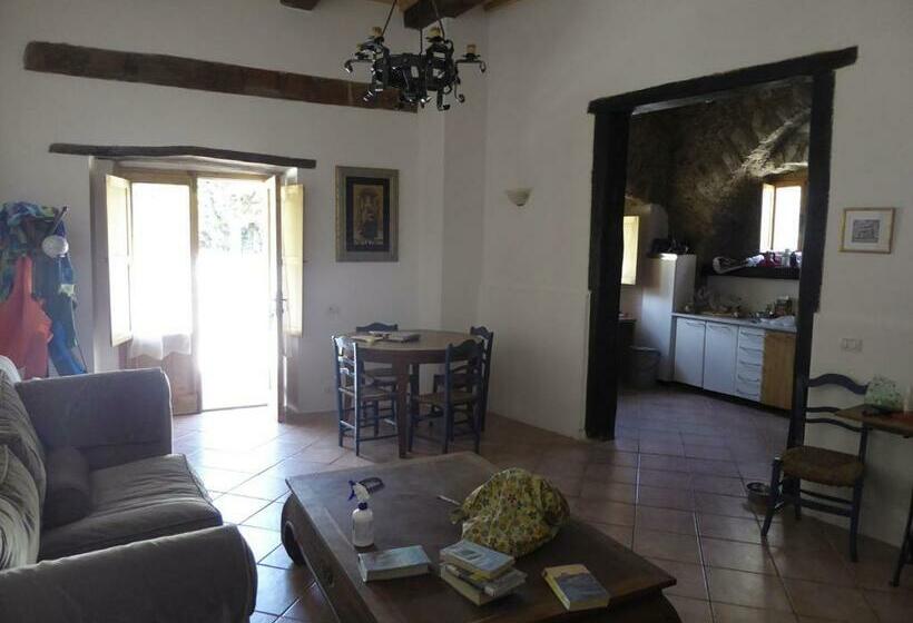 Family Suite, Contrada Guido