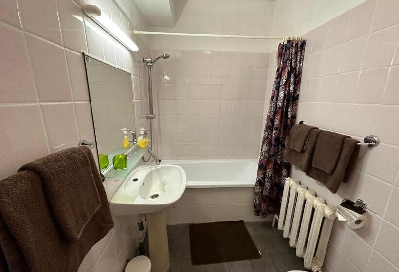 1 Bedroom Apartment Lake View, Radi