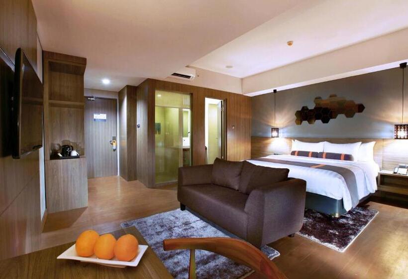 Номер Deluxe, Harper Purwakarta By Aston