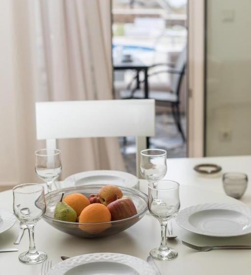ویلای 1 خوابه با چشم‌انداز دریا, Iliada Villas