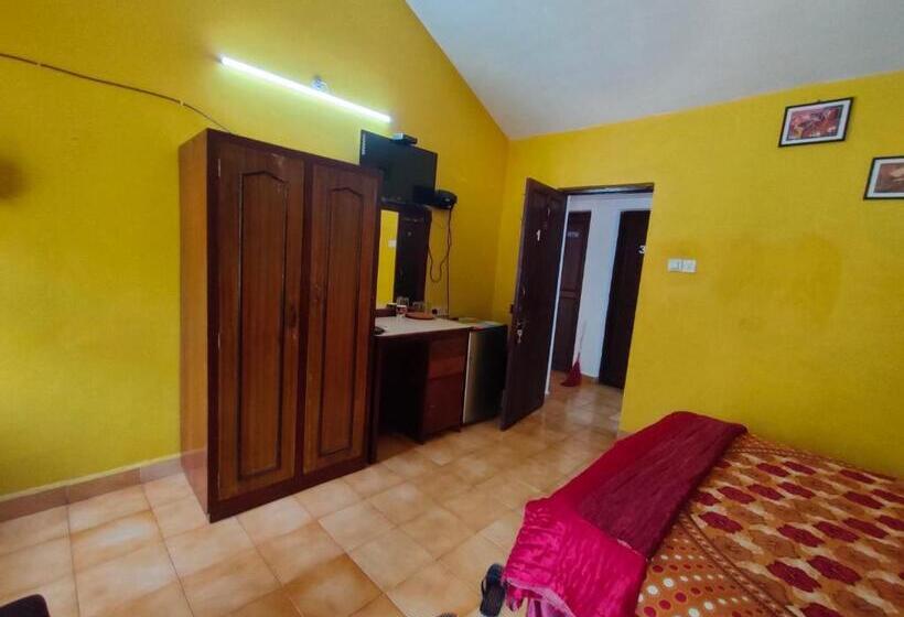 Трехместный Номер Стандарт с Балконом, Jes Guest House