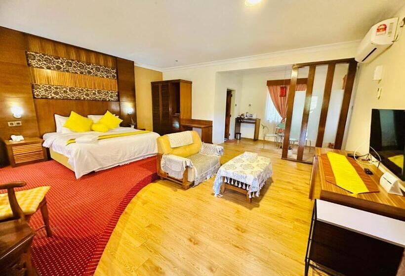 Студия Стандарт, Rompin Beach Resorts