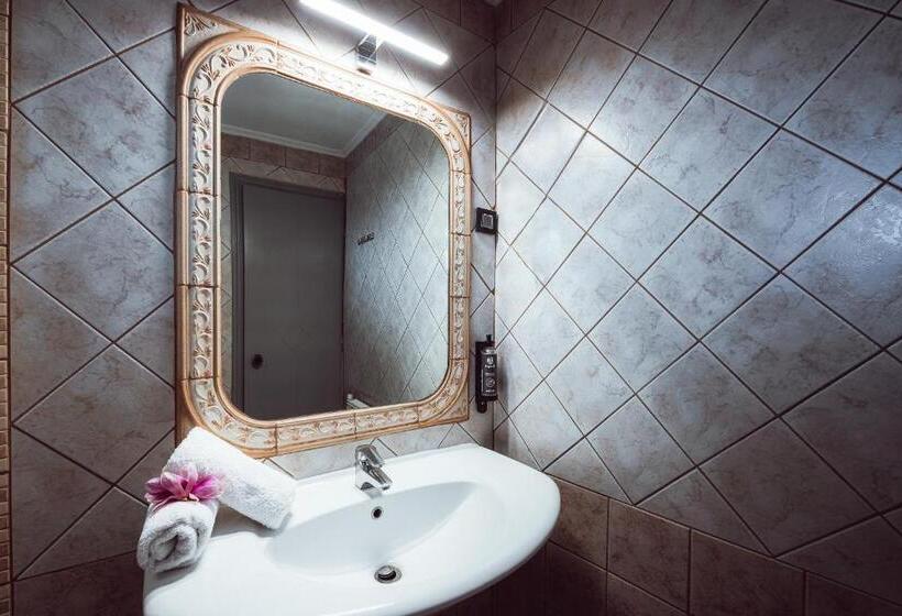 Superior room with lake view, Akti Hotel Ioannina