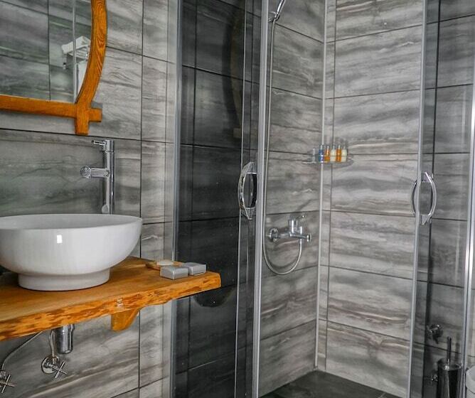 اتاق سوپریور سه تخته, Fuda